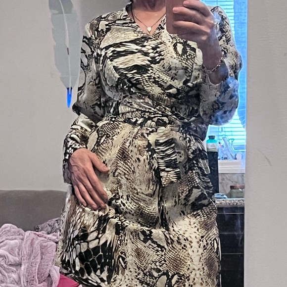 Dresses & Skirts - One piece snake skin print mini skirt  or good 4 maternity shirt:belt attached..